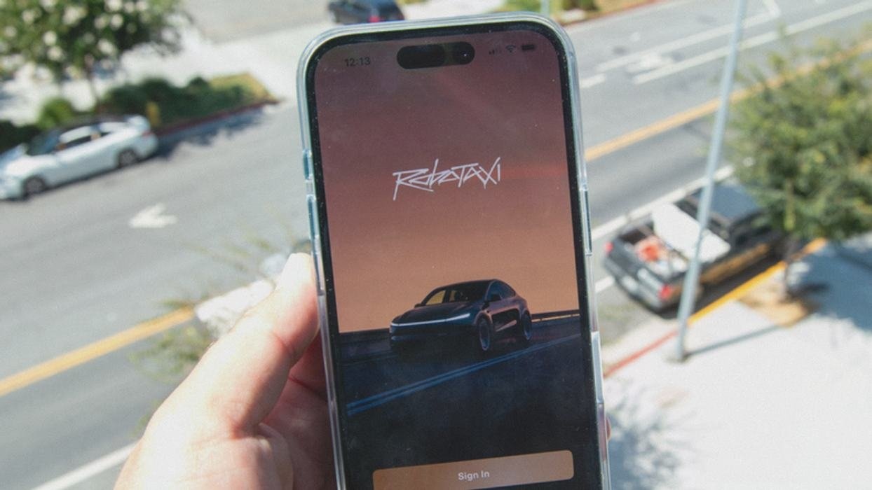 Tesla Model Y высадила пассажира посреди дороги в Техасе