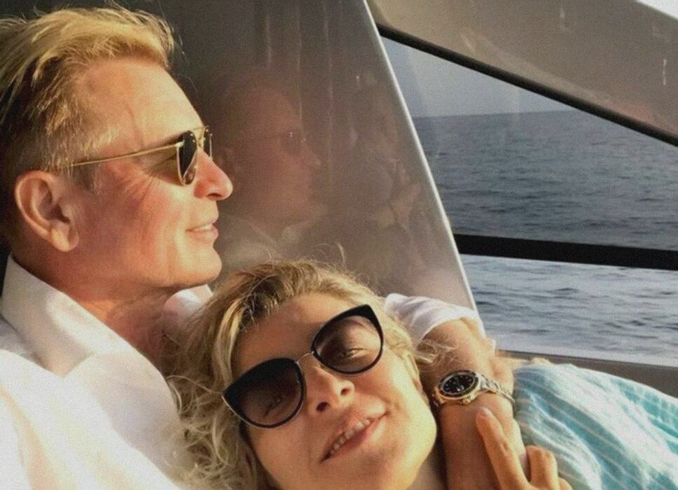 «Я просто утонул в тебе»: 67-летний Александр Малинин нежно поздравил жену с 64-летием