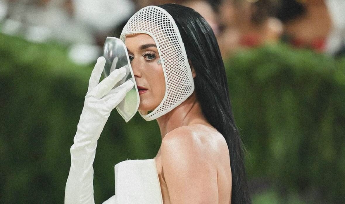 «Цирк миллиардеров»: Анна Винтур «продалась» Безосу, а звезды устраивают секс в туалетах Met Gala?