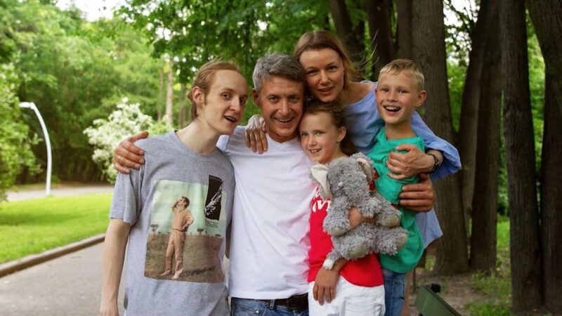 Семейный кадр: актер с сыном Степаном и дочерью Марией