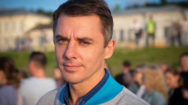 Тайны за кадром: как звёздные красавцы российского кино нашли своё семейное счастье