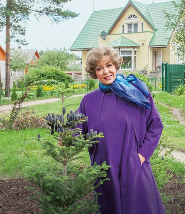 Эдита Пьеха в 88 лет запретила родным гостинцы и раскрыла правду о здоровье
