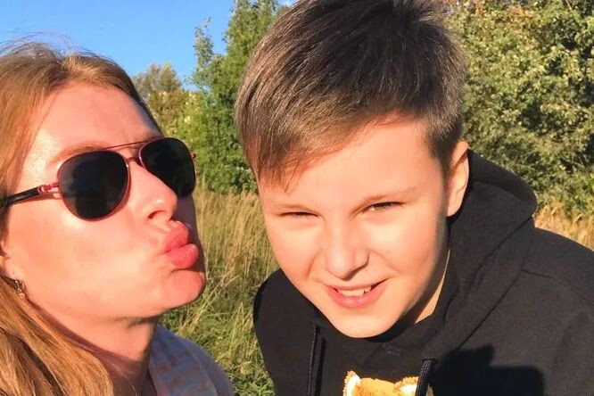 Анна Шукшина с сыном, кадр из семейного архива.
