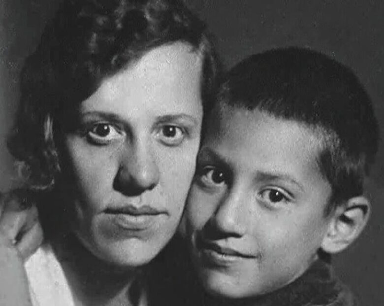 Спартак Мишулин с мамой Анной: она была арестована в 1937 году