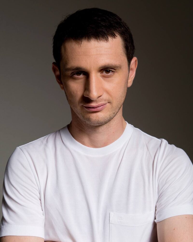 Евгений Алдонин почти полтора года скрывал рак: как друзья и семья собирают его по кусочкам