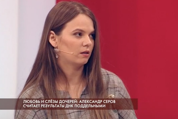 Кадр из телепрограммы: Кристин Тилер рассказывает о годах ожидания отцовского признания