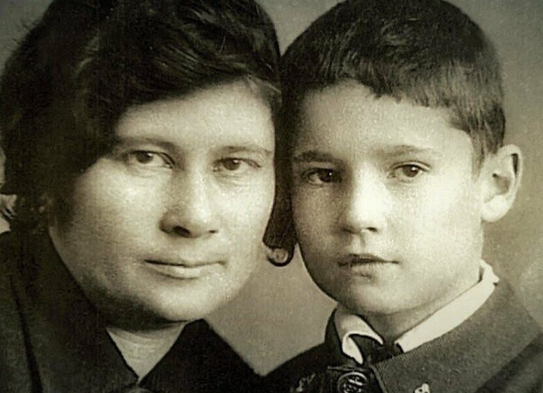 Эльдар Рязанов с мамой Софьей: она одна воспитывала будущего режиссера