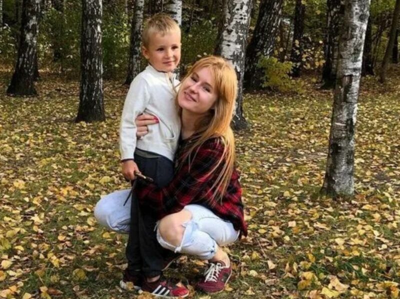 Анна Шукшина с сыном Вячеславом.