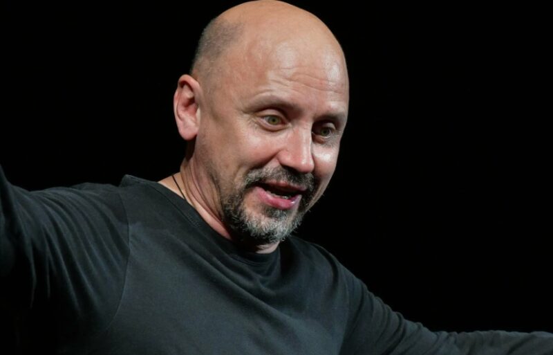 Заслуженный артист России Валерий Трошин.