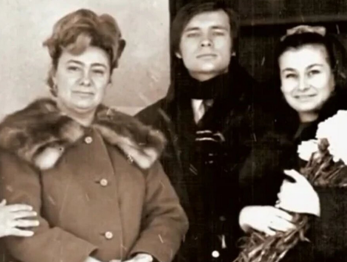 Олег Видов с женой Наталией и Галиной Брежневой