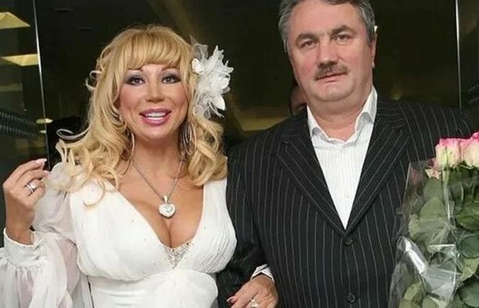Суд за рублевский особняк: бывшая жена Виталия Захарова против Маши Распутиной – кто останется без крыши