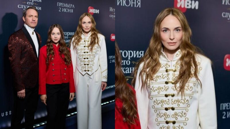 Анна Снаткина с мужем и семьей на премьере "Истории его служанки" / Фото: Russian Code