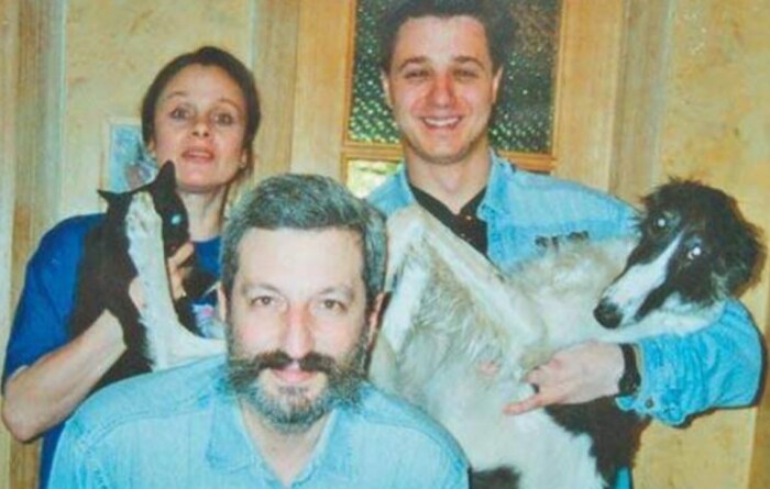 «Мужик лупил беззащитного пацана»: Алексей Макаров спустя годы рассказал правду об отчиме и о том, как квартиру Полищук разрушила семью
