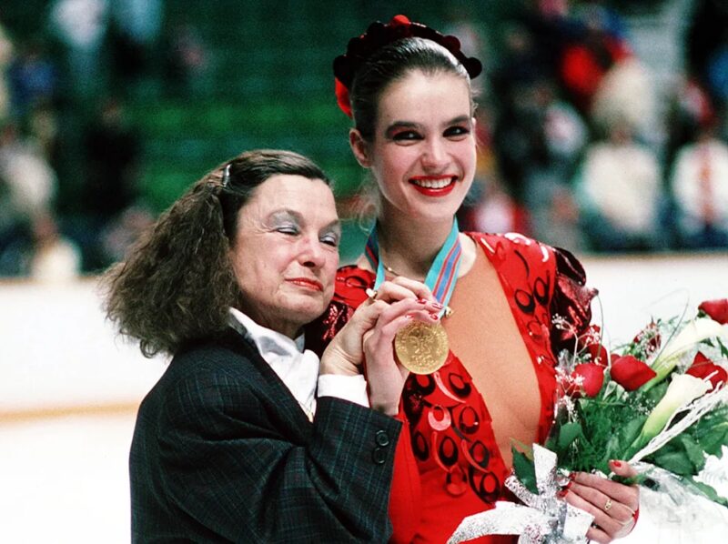 Катарина Витт и Ютта Мюллер после победы в Калгари, 1988