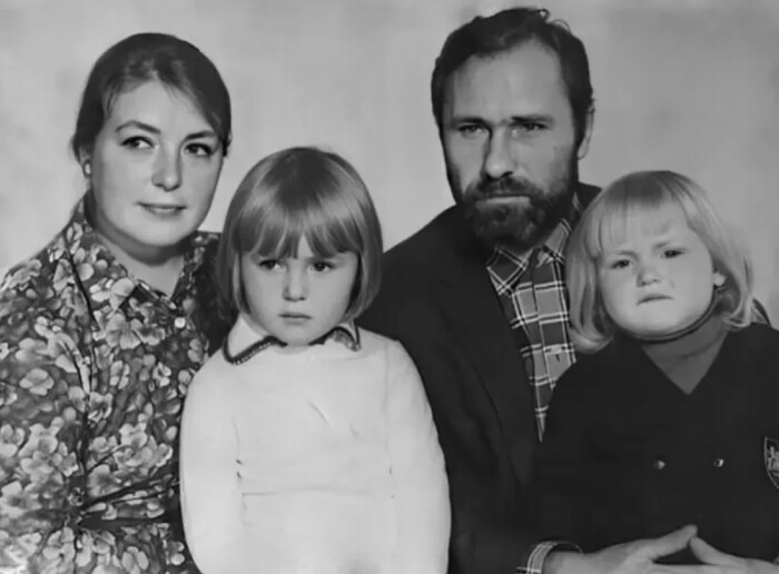 28-летний сын Марии Шукшиной вернулся в ее жизнь: как звезда пережила разводы, конфликт с дочерью и смерть невестки