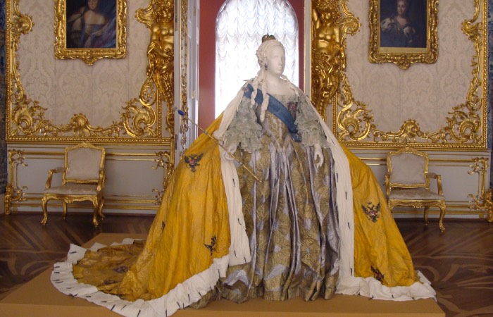 Тайная боль Елизаветы Петровны: как увядание красоты заставило императрицу завесить зеркала