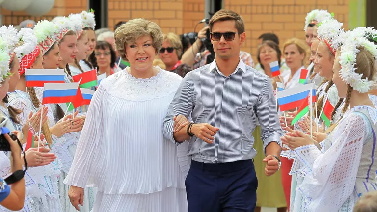 Слезы в прямом эфире и жизнь в глуши: чем сейчас живет 88-летняя Эдита Пьеха