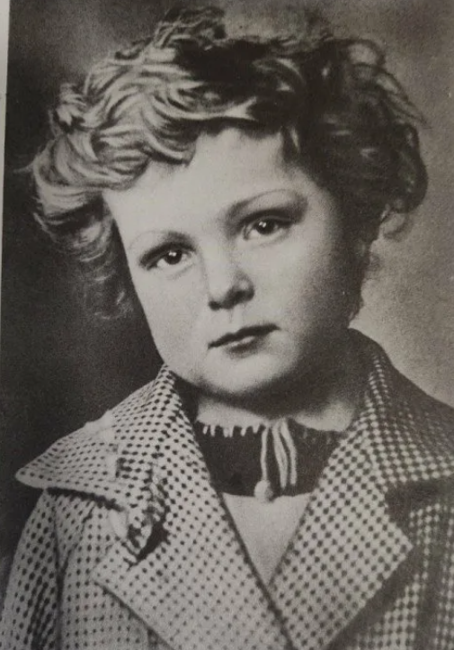 Четырёхлетняя Марионелла Королева — будущая звезда экрана и герой войны