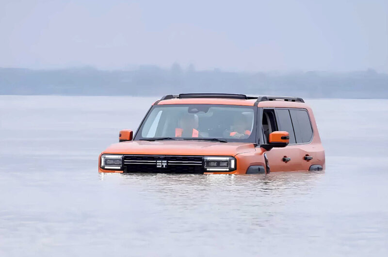 Jetour G700: еще один плавающий внедорожник, готовый покорять водные просторы.