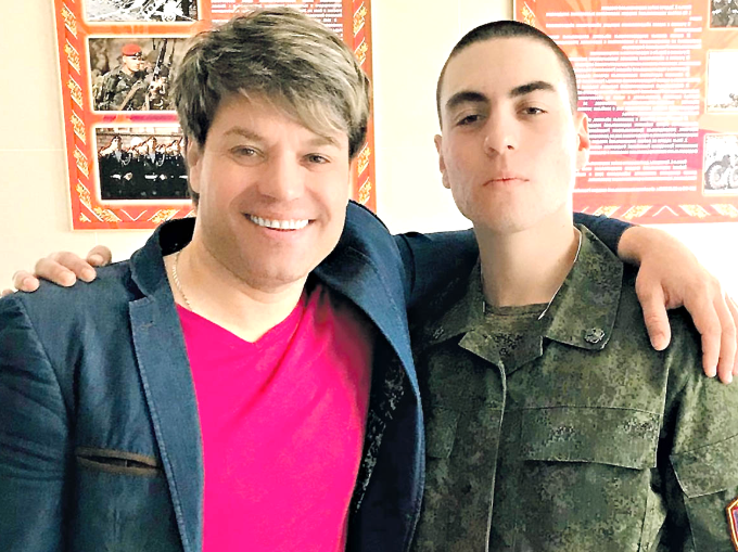 Вячеслав Жеребкин с сыном Даниилом, который не побоялся армейских будней