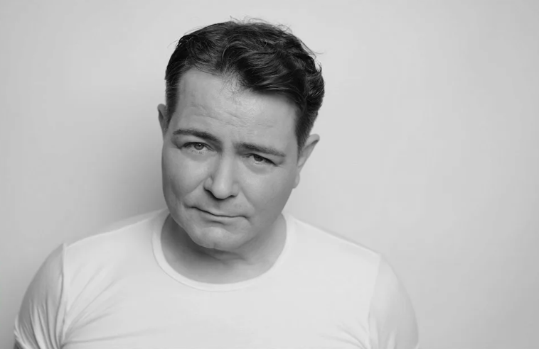 Сергей Угрюмов в образе шулера Виктора Платова.