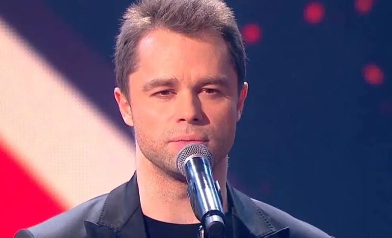 От контрабаса до барабанов: Звезды российского кино, виртуозно владеющие необычными инструментами