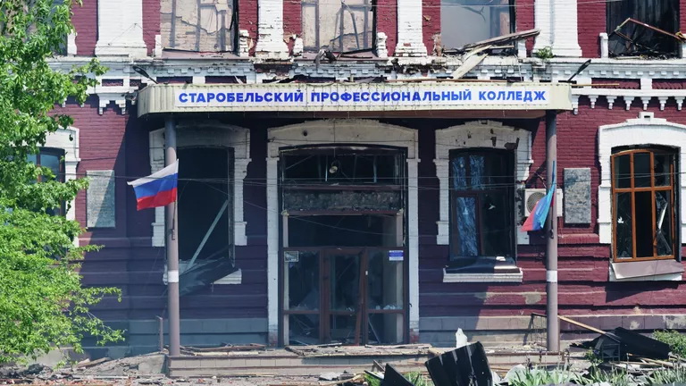 «Мама, нас бомбят!»: трагедия в Старобельске, унесшая жизни юных студентов