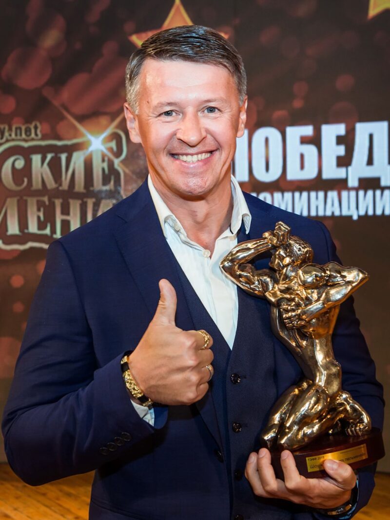 Сергей Исаев из «Уральских пельменей» подтвердил роман с 28-летней актрисой после расставания с женой