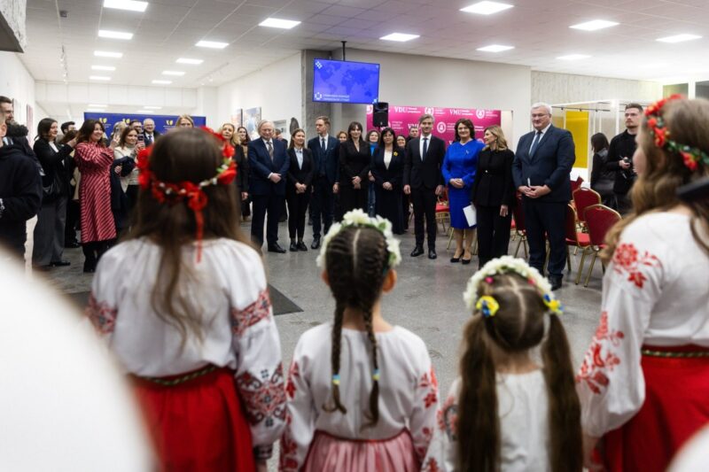 Первая леди Украины под огнем: недвижимость, вывоз детей и неопубликованные записи
