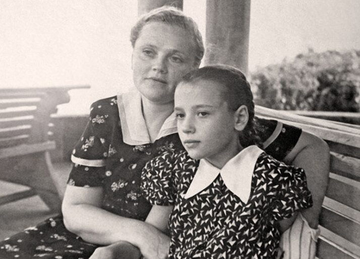Елена Санаева с мамой Лидией Гончаренко: дочь актера Всеволода Санаева