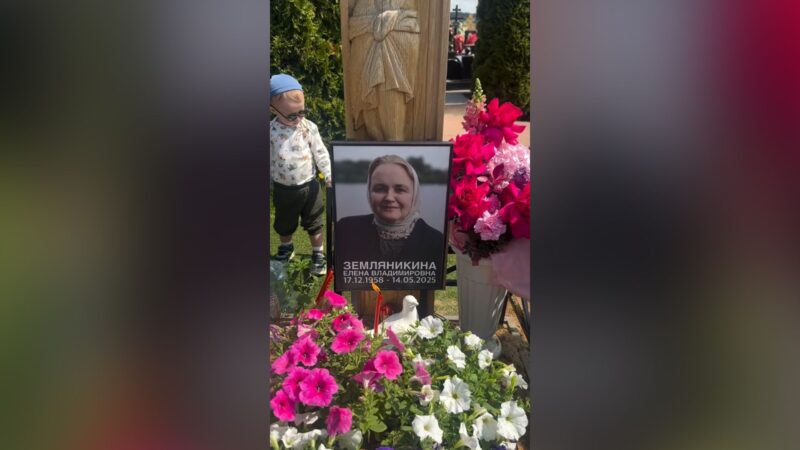 Год без Лены: Екатерина Стриженова показала могилу сестры, которую насмерть сбил байкер