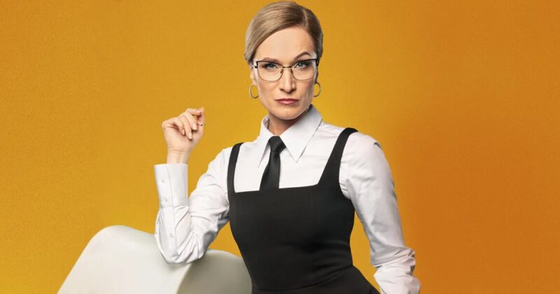 За маской 
