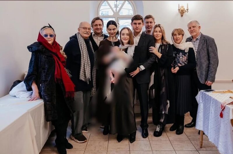 Отказалась от актёрства и сменила фамилию: как живёт самая закрытая внучка Никиты Михалкова