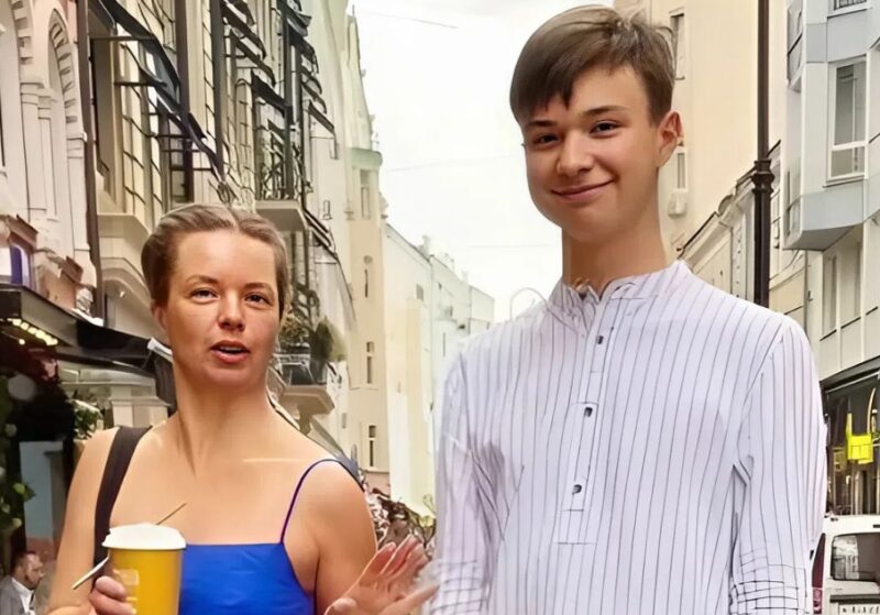 Алиса Гребенщикова вместе со своим сыном.