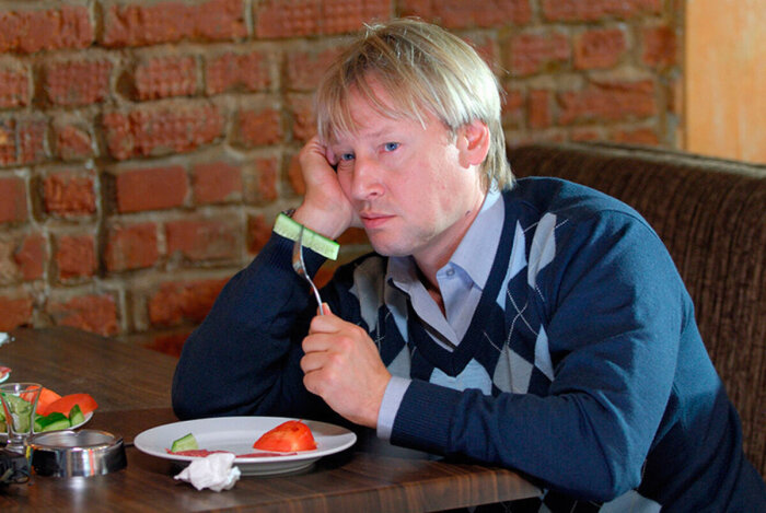 Дмитрий Харатьян до 44 лет пил алкоголь постоянно.