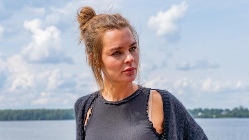 Анна разрывается между страстью к мужчинам, любовью к дочери и чувством вины