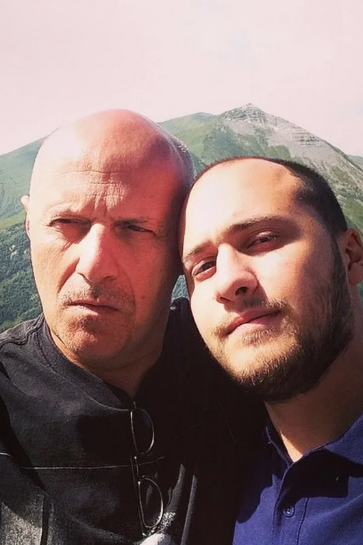 В браке с Кахой Толордавой у актрисы родился сын Георгий