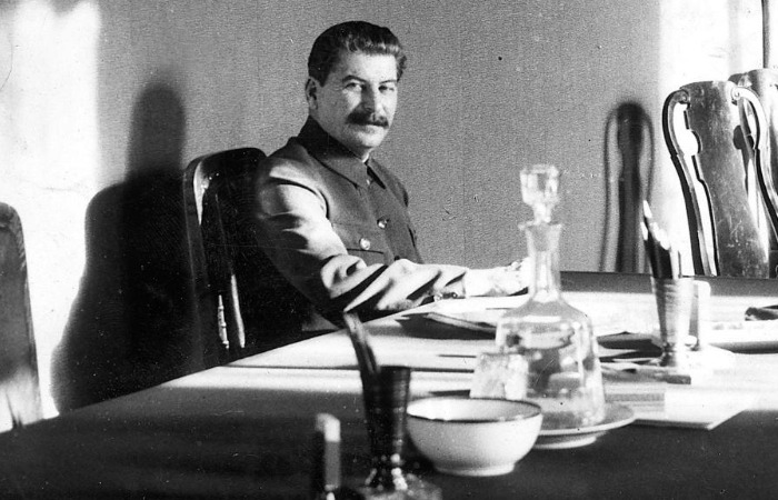 Икра, коньяк и пуля в затылок: что скрывали сталинские пиры