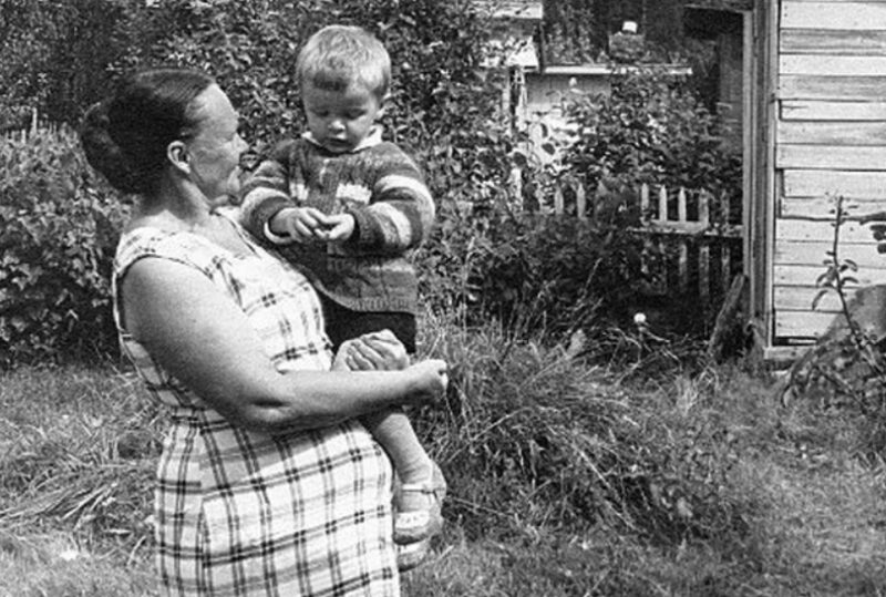 Судья Зинаида Апарина в кругу семьи, вдали от судебных драм.