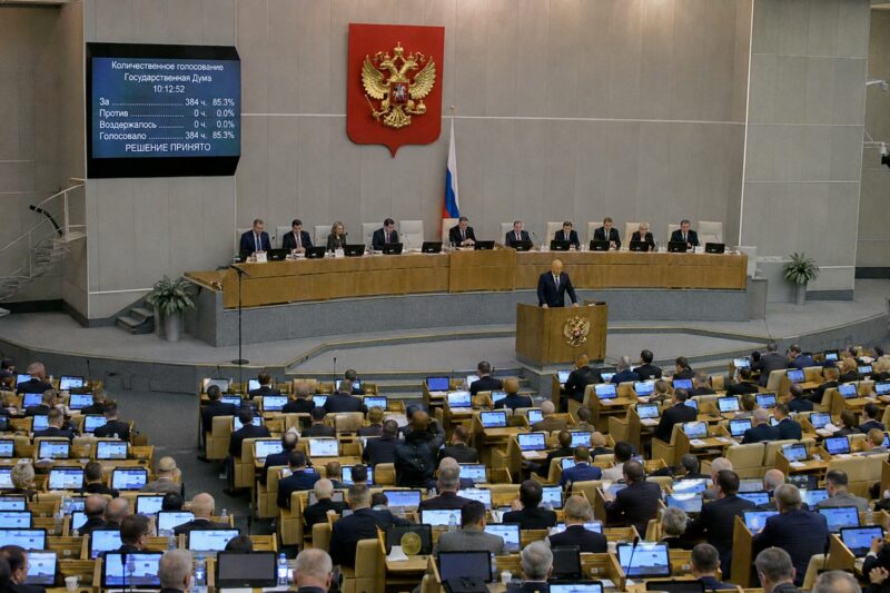 Молниеносный закон и долгие обсуждения: почему в обществе заговорили о двойных стандартах