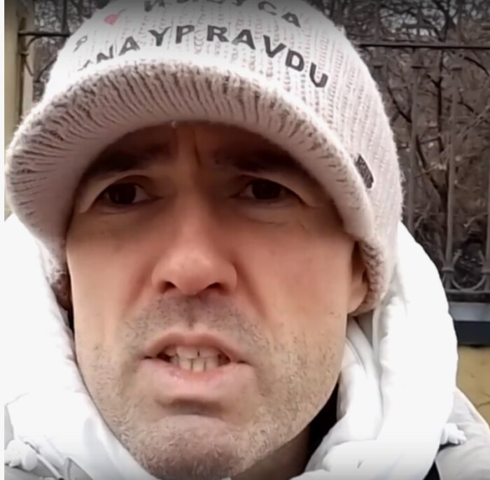 Сын звезды «Тегеран-43» бросил карьеру и вышел к метро с мегафоном: драма семьи Костолевских