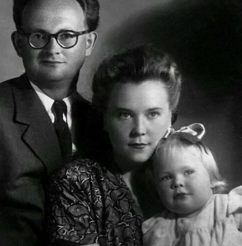 Наталья Белохвостикова с родителями-дипломатами: детство, разделенное между Англией и Москвой