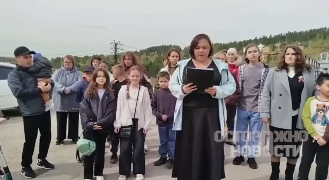 Недостроенные стены школы, ставшие символом несбывшихся надежд.