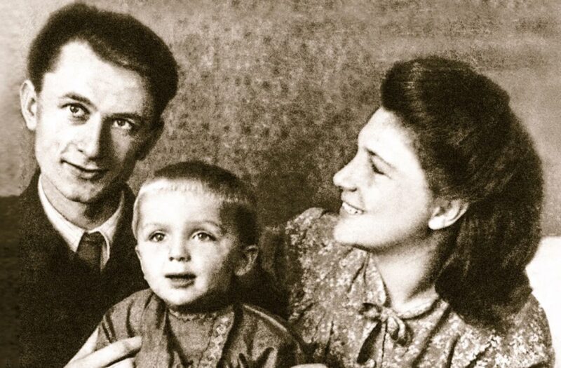 Евгений Стеблов с родителями — радиоинженером и учительницей, давшими сыну образование