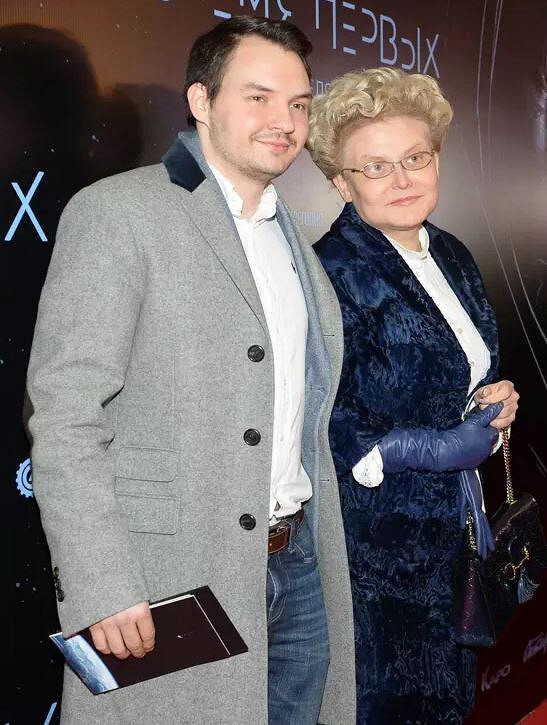 Елена Малышева с младшим сыном Василием
