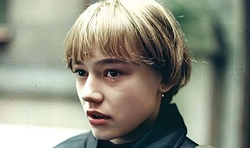 Юная Оксана в фильме «Сёстры»