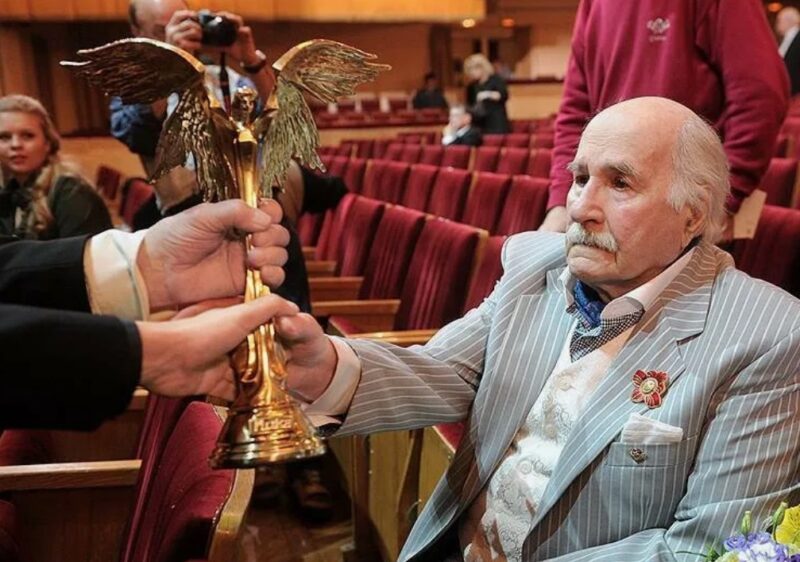 Перешагнули вековой рубеж: 8 мировых звёзд, чьи судьбы стали легендами