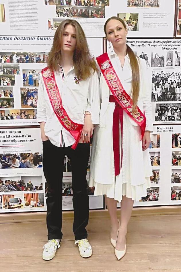 Отношения Антония с матерью становились всё напряжённее.