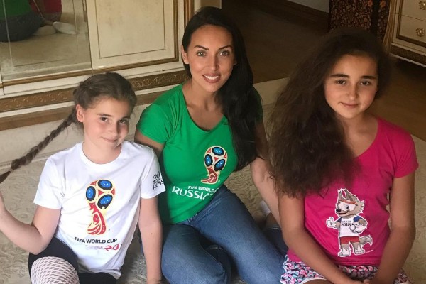 Супруги стали родителями троих детей — двух дочерей и сына