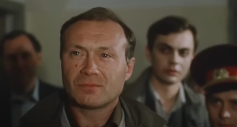 Тайны «Гения» с Абдуловым: как создавался культовый фильм 90-х и что осталось за кадром